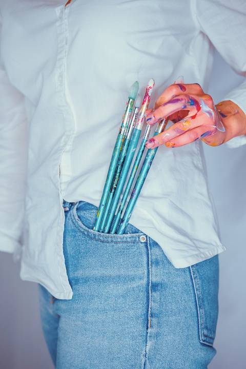 Retrato em detalhe mostrando obra de arte facial'