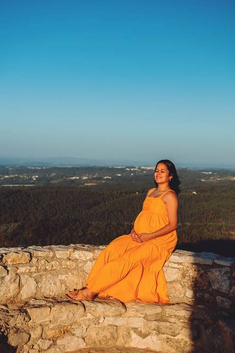 gravida-posando-em-castelo-de-ourém-na-muralha'