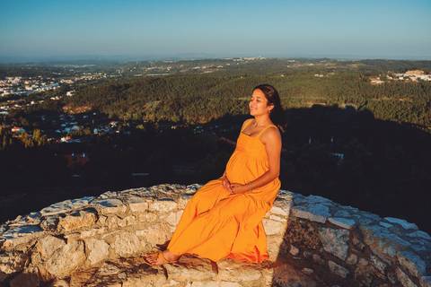 gravida-posando-em-castelo-de-ourém-na-muralha'