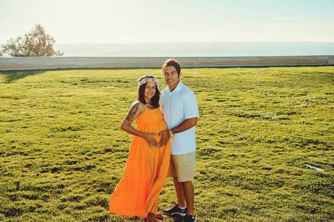 casal-gavidos-posando-em-no-jardim-do-castelo-de-ourem'