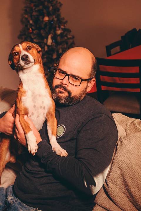 Detalhe de mão do marido tocando barriga grávida - Fotografia de casal gestante Duo Capuano, Golegã'