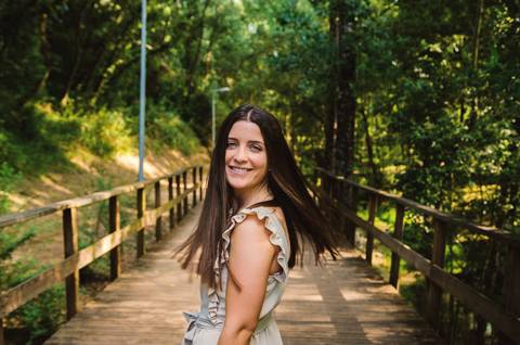 Fotografia de retrato feminino ao entardecer na ponte do Parque Verde do Bonito – Entroncamento, Santarém'
