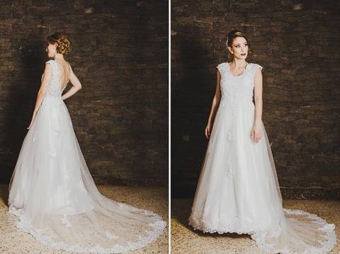 Detalhe de costas de vestido branco com renda aplicada elegante'