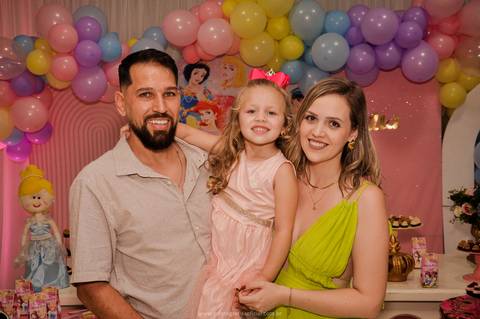 Cecília - 4 Aninhos
Fotografia Aniversário Infantil
Tassoni Festas e Eventos
Arroio dos Ratos/RS'