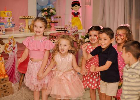 Cecília - 4 Aninhos
Fotografia Aniversário Infantil
Tassoni Festas e Eventos
Arroio dos Ratos/RS'