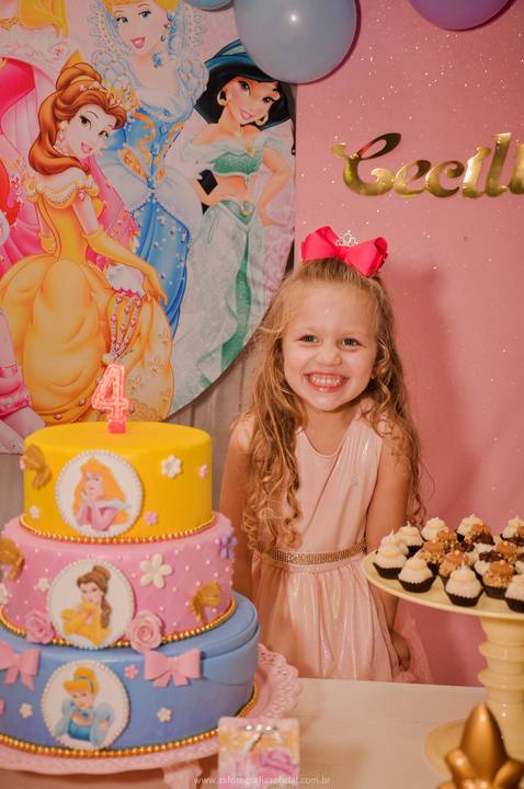 Cecília - 4 Aninhos
Fotografia Aniversário Infantil
Tassoni Festas e Eventos
Arroio dos Ratos/RS'