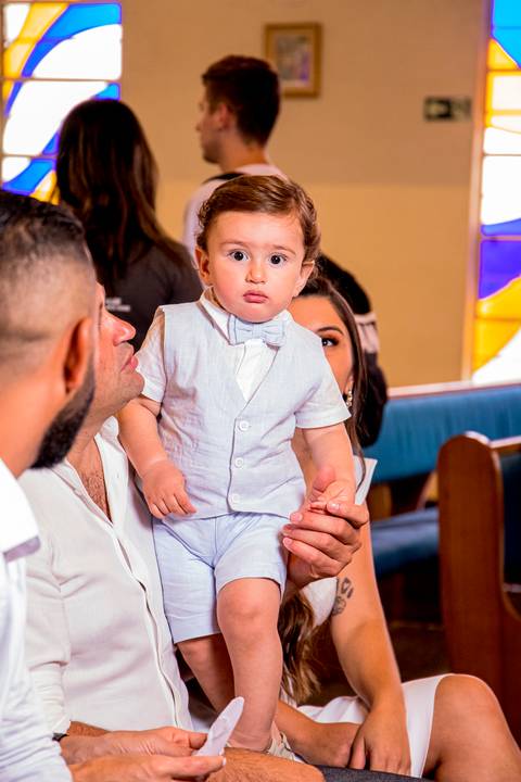 fotografo marco aurelio, batizado de criança em ingreja com a sua familia'