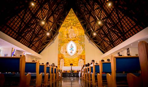 fotografo marco aurelio, batizado de criança em ingreja catolica com a sua familia'