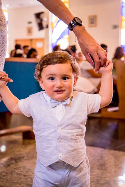 fotografo marco aurelio, batizado de criança em ingreja catolica com a sua familia'