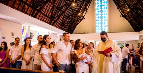 fotografo marco aurelio, batizado de criança em ingreja catolica com a sua familia'