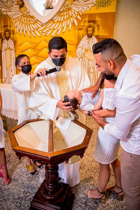 fotografo marco aurelio, batizado de criança em ingreja catolica com a sua familia'