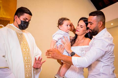 fotografo marco aurelio, batizado de criança em ingreja catolica com a sua familia'