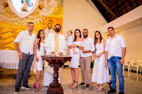 fotografo marco aurelio, batizado de criança em ingreja catolica com a sua familia'