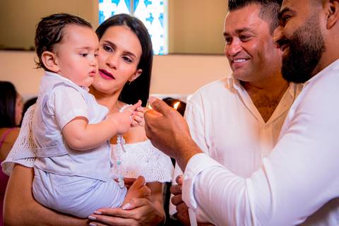 fotografo marco aurelio, batizado de criança em ingreja catolica com a sua familia'