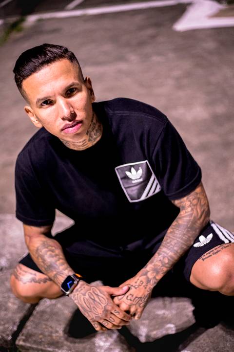 Ensaio masculino noturno em sao paulo com look life style portrait luzes, light, homem, moda, tatuagem, futebol, jogador de futebol,  esporte'