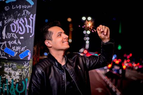 fotografo em sao paulo, fotografo marco aurelio Ensaio masculino noturno na av paulista com look couro estiloso  life style portrait luzes, light, aniversario'