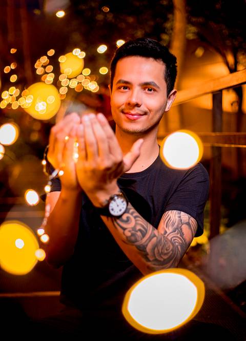 fotografo em sao paulo, fotografo marco aurelio Ensaio masculino noturno na av paulista com look life style portrait luzes, light, aniversario'