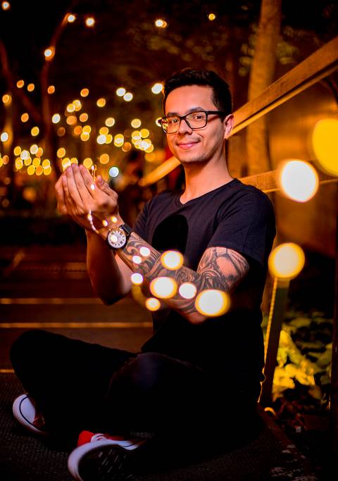 fotografo em sao paulo, fotografo marco aurelio Ensaio masculino noturno na av paulista com look life style portrait luzes, light, aniversario'