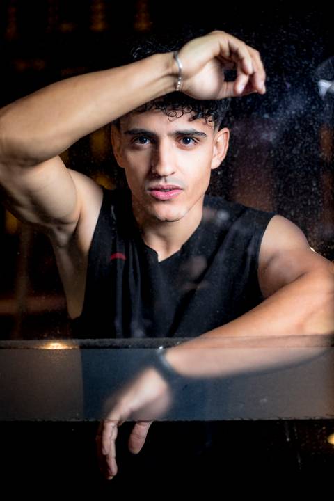 fotografo em sao paulo, fotografo marco aurelio Ensaio masculino noturno na av paulista com look preto estiloso life style, portrait'