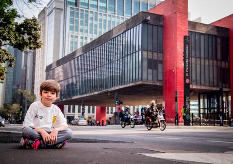 Ensaio Masculino infantil na avenida paulista em São Paulo, fotografo marco aurelio, fotografo em sao paulo, fotos tumblr, arte, grafite, fotos criativas, ensaio na chuva, moda, fashion, portrait, chic, estiloso, '