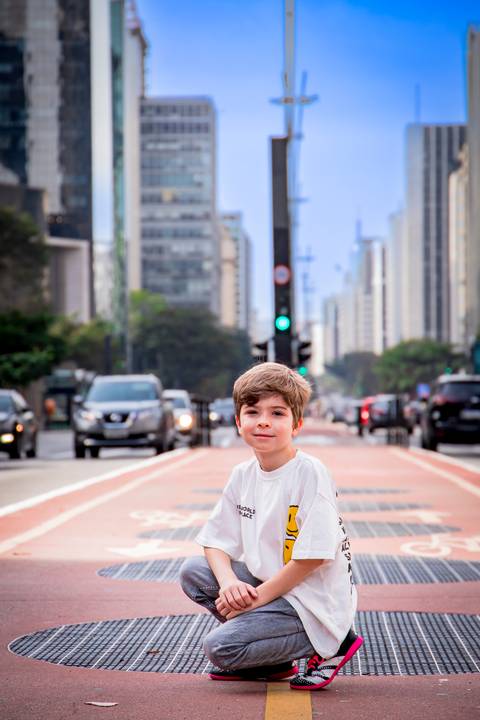 Ensaio Masculino infantil na avenida paulista em São Paulo, fotografo marco aurelio, fotografo em sao paulo, fotos tumblr, arte, grafite, fotos criativas, ensaio na chuva, moda, fashion, portrait, chic, estiloso, '
