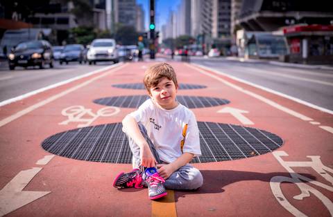 Ensaio Masculino infantil na avenida paulista em São Paulo, fotografo marco aurelio, fotografo em sao paulo, fotos tumblr, arte, grafite, fotos criativas, ensaio na chuva, moda, fashion, portrait, chic, estiloso, '