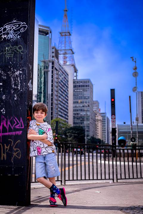 Ensaio Masculino infantil na avenida paulista em São Paulo, fotografo marco aurelio, fotografo em sao paulo, fotos tumblr, arte, grafite, fotos criativas, ensaio na chuva, moda, fashion, portrait, chic, estiloso, '
