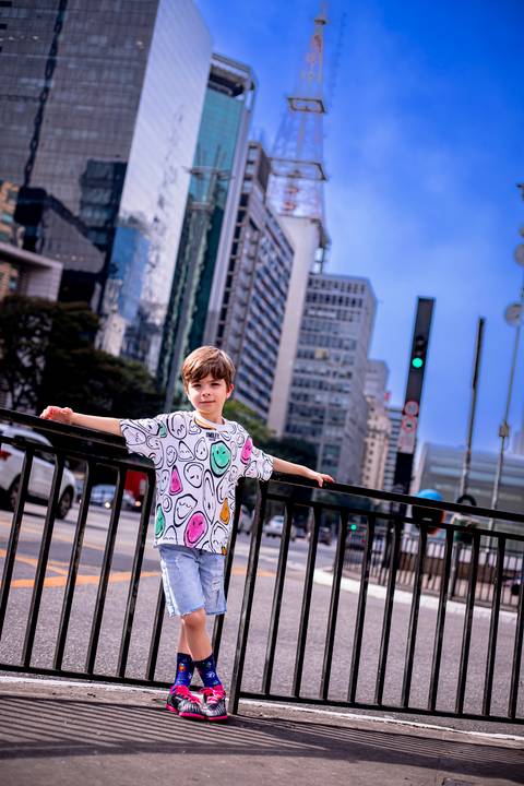 Ensaio Masculino infantil na avenida paulista em São Paulo, fotografo marco aurelio, fotografo em sao paulo, fotos tumblr, arte, grafite, fotos criativas, ensaio na chuva, moda, fashion, portrait, chic, estiloso, '
