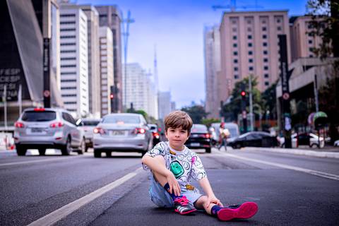 Ensaio Masculino infantil na avenida paulista em São Paulo, fotografo marco aurelio, fotografo em sao paulo, fotos tumblr, arte, grafite, fotos criativas, ensaio na chuva, moda, fashion, portrait, chic, estiloso, '