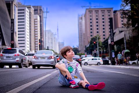 Ensaio Masculino infantil na avenida paulista em São Paulo, fotografo marco aurelio, fotografo em sao paulo, fotos tumblr, arte, grafite, fotos criativas, ensaio na chuva, moda, fashion, portrait, chic, estiloso, '