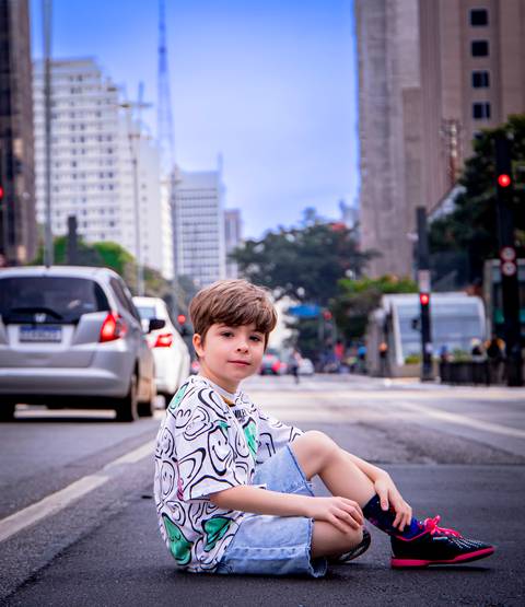 Ensaio Masculino infantil na avenida paulista em São Paulo, fotografo marco aurelio, fotografo em sao paulo, fotos tumblr, arte, grafite, fotos criativas, ensaio na chuva, moda, fashion, portrait, chic, estiloso, '