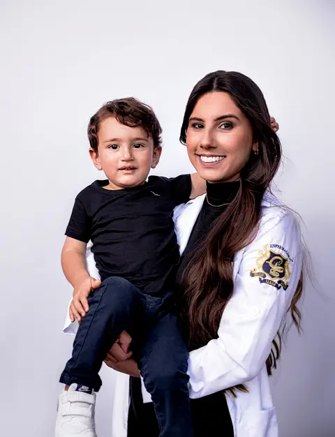 formandos de enfermagem, ensaio de formatura, ensaio fotografico de formatura, museu do ipiranga, ensaio formatura no museu do ipiranga, fotografo marco aurelio, beca, capelo, faixa e canudo na cor verde, ensaio feminino, jaleco, ensaio em grupo, familia'