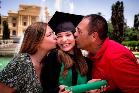 formandos de enfermagem, ensaio de formatura, ensaio fotografico de formatura, museu do ipiranga, ensaio formatura no museu do ipiranga, fotografo marco aurelio, beca, capelo, faixa e canudo na cor verde, ensaio feminino, jaleco, ensaio em grupo, saúde,'