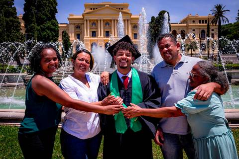 fotografo marco aurelio, ensaio formatura, medicina, enfermagem, ensaio museu do ipiranga, ensaio formatura museu do ipiranga, ipiranga, parque da independencia, ensaio formando, beca, ensaio em familia, fotografo no ipiranga, ensaio profissional'
