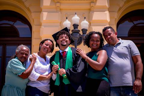 fotografo marco aurelio, ensaio formatura, medicina, enfermagem, ensaio museu do ipiranga, ensaio formatura museu do ipiranga, ipiranga, parque da independencia, ensaio formando, beca, ensaio em familia, fotografo no ipiranga, ensaio profissional'