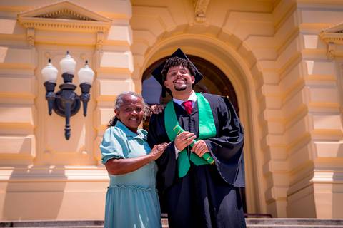 fotografo marco aurelio, ensaio formatura, medicina, enfermagem, ensaio museu do ipiranga, ensaio formatura museu do ipiranga, ipiranga, parque da independencia, ensaio formando, beca, ensaio em familia, fotografo no ipiranga, ensaio profissional'