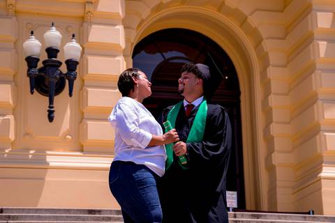 fotografo marco aurelio, ensaio formatura, medicina, enfermagem, ensaio museu do ipiranga, ensaio formatura museu do ipiranga, ipiranga, parque da independencia, ensaio formando, beca, ensaio em familia, fotografo no ipiranga, ensaio profissional'