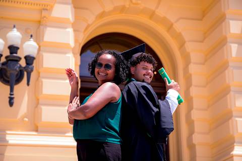fotografo marco aurelio, ensaio formatura, medicina, enfermagem, ensaio museu do ipiranga, ensaio formatura museu do ipiranga, ipiranga, parque da independencia, ensaio formando, beca, ensaio em familia, fotografo no ipiranga, ensaio profissional'