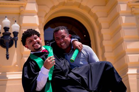 fotografo marco aurelio, ensaio formatura, medicina, enfermagem, ensaio museu do ipiranga, ensaio formatura museu do ipiranga, ipiranga, parque da independencia, ensaio formando, beca, ensaio em familia, fotografo no ipiranga, ensaio profissional'