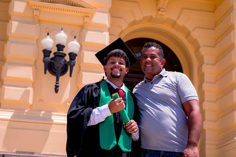 fotografo marco aurelio, ensaio formatura, medicina, enfermagem, ensaio museu do ipiranga, ensaio formatura museu do ipiranga, ipiranga, parque da independencia, ensaio formando, beca, ensaio em familia, fotografo no ipiranga, ensaio profissional'