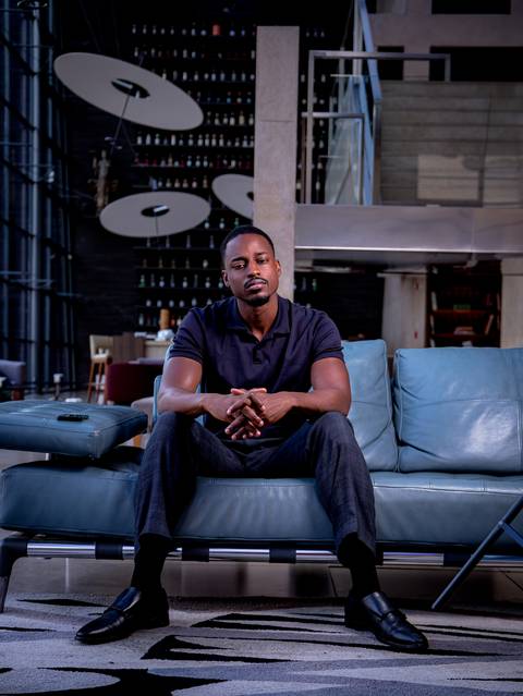 ensaio fotografico masculino em sao paulo hotel unique man, men black negro autonomo empresario estrangeiro photographer in sao paulo life style travel viagem fotografo marco aurelio'