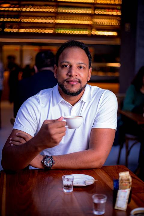 Ensaio masculino na av paulista, moreno, man, eletricista, ensaio branding, negro, autonomo, fotografo em sao paulo,'