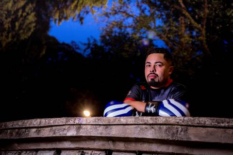 ENSAIO MASCULINO AV PAULISTA LIFE STYLE MEN ENSAIO PREMIUM FOTOGRAFO MARCO AURELIO muai thay luta noturno fogo museu do ipiranga'