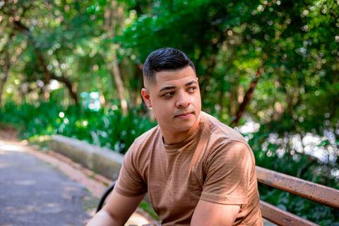 fotografo marco aurelio em sao paulo, Ensaio fotográfico masculino casual em sao paulo  pessoal e no estilo selfies, sem exageros. Parque Buenos Aires, Higienópolis, na região central da cidade de São Paulo. Um lugar bem bonito, elegante e casual. Atmosfe'