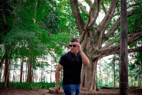 fotografo marco aurelio em sao paulo, Ensaio fotográfico masculino casual em sao paulo  pessoal e no estilo selfies, sem exageros. Parque Buenos Aires, Higienópolis, na região central da cidade de São Paulo. Um lugar bem bonito, elegante e casual. Atmosfe'