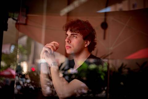 Fotografo Marco Aurélio em Sao Paulo Ensaio Masculino Av Paulista, boas lembranças da cidade de São Paulo, personalidade atual viagem, turismo, passeio, memorizar, geek, jovem, rapaz, parque trianon, masp, rua street'