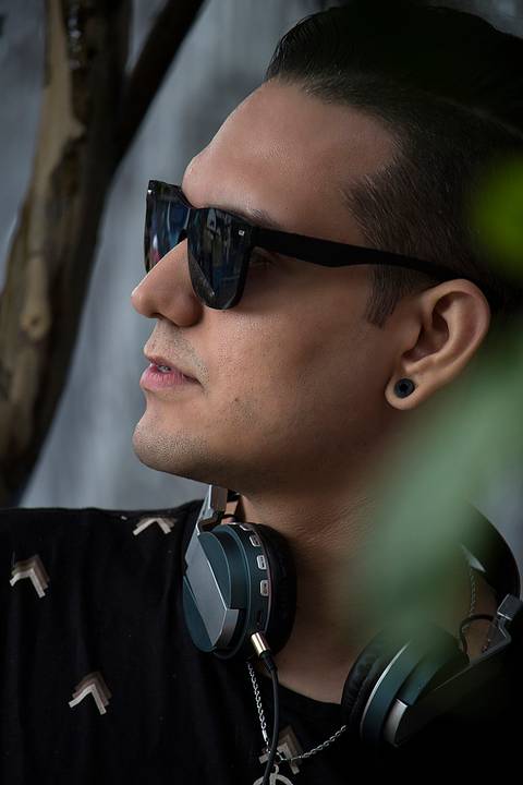 Ensaio Masculino no Beco do Batman em São Paulo, fotografo marco aurelio, fotografo em sao paulo,fotos tumblr, arte, grafite, fotos criativas, ensaio na chuva, moda, fashion, portrait, chic, estiloso, jeans, oculos'