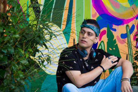 Ensaio Masculino no Beco do Batman em São Paulo, fotografo marco aurelio, fotografo em sao paulo,fotos tumblr, arte, grafite, fotos criativas, ensaio na chuva, moda, fashion, portrait, chic, estiloso, jeans, oculos'