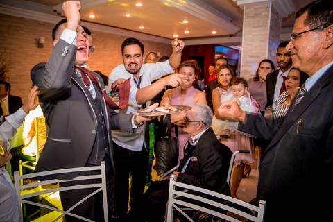 casamento, fotografo em sao paulo,noivo,making of, casamento em guarulhos, fotografo marco aurelio, casamento em sao paulo, luxo, glamour, cerimonia dos noivos, enfim casados,vestido de noiva, traje do noivo, noivos, valsa dos noivos'