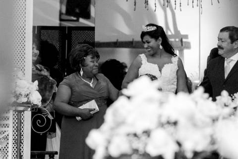 noivo,making of, casamento em guarulhos, fotografo marco aurelio, casamento em sao paulo, luxo, glamour, entrada da noiva com os pais'